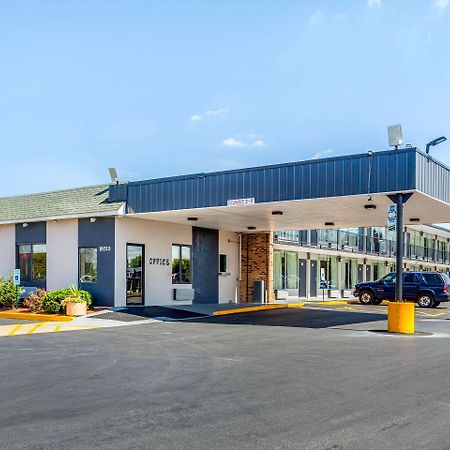 Econo Lodge Shorewood Exterior foto