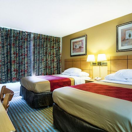 Econo Lodge Shorewood Zimmer foto