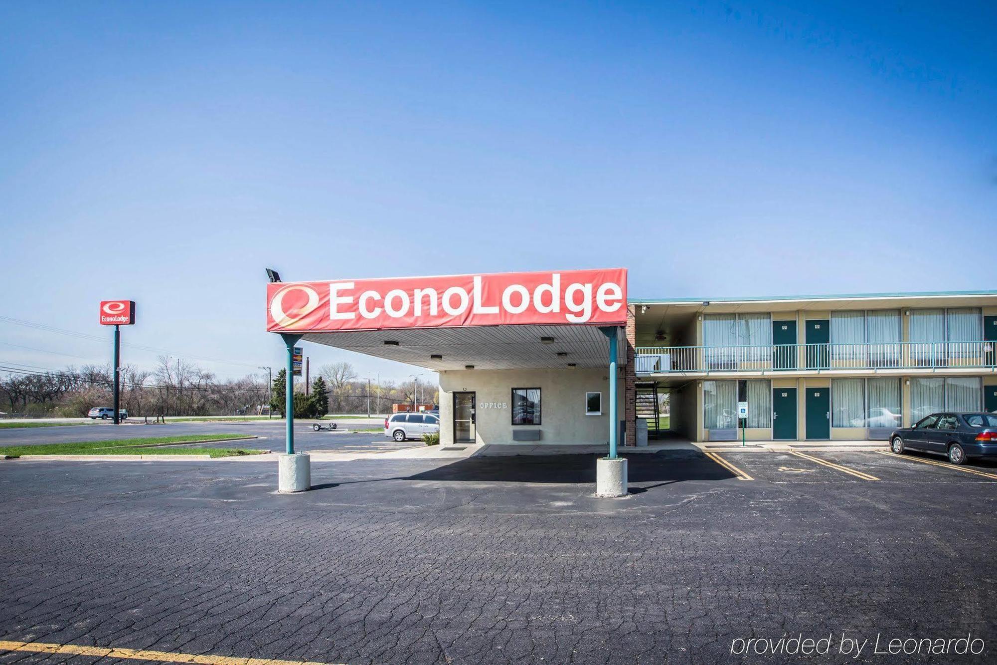 Econo Lodge Shorewood Exterior foto