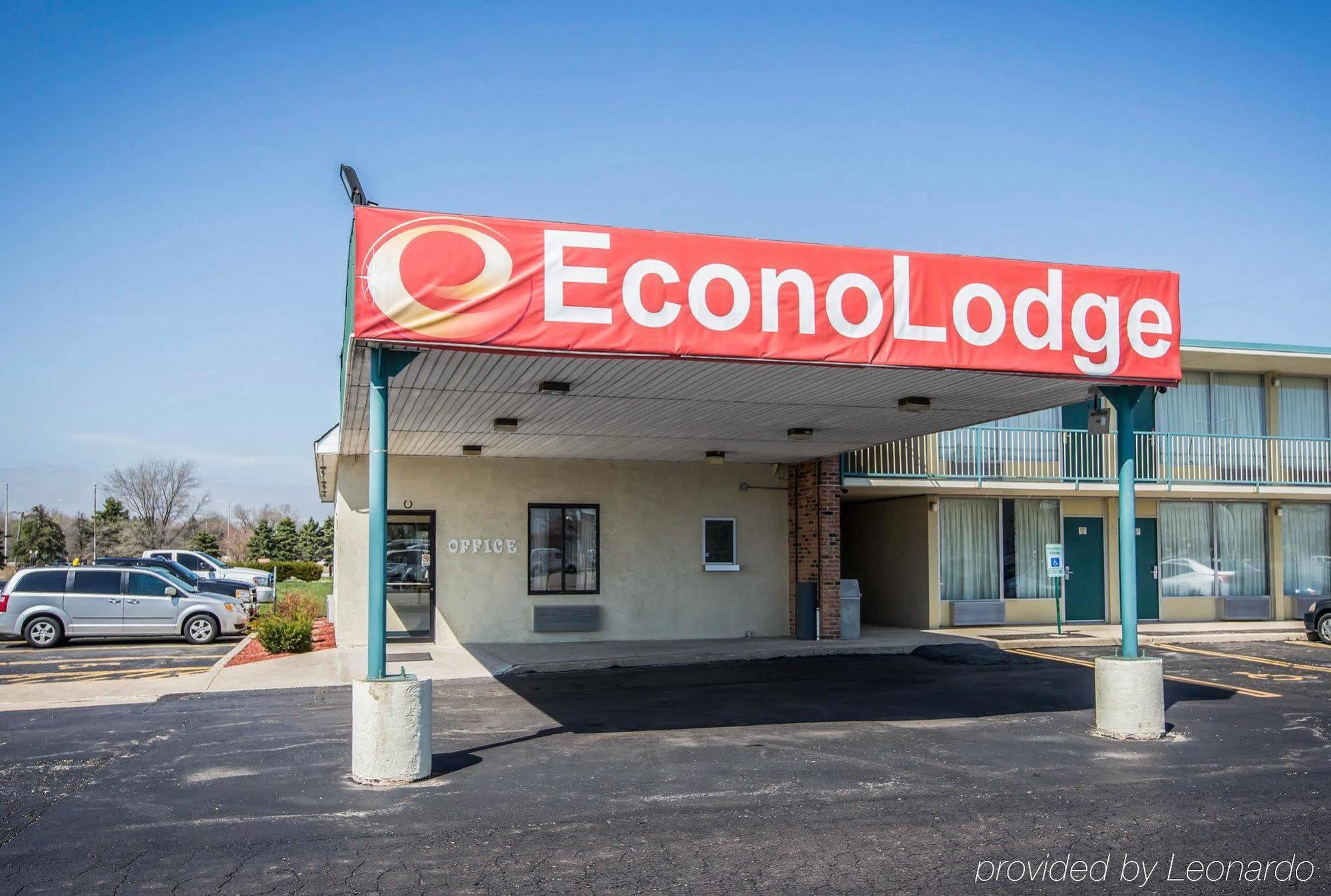 Econo Lodge Shorewood Exterior foto